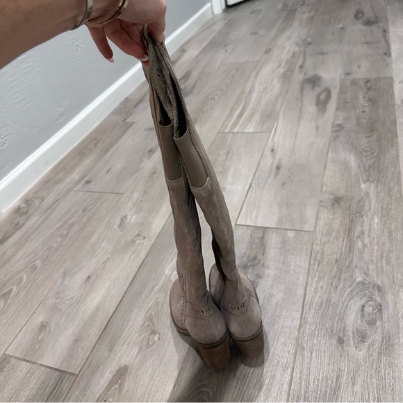 *HOST PICK*💝💝Vince Camuto Taupe Boot - Picture 8 of 9